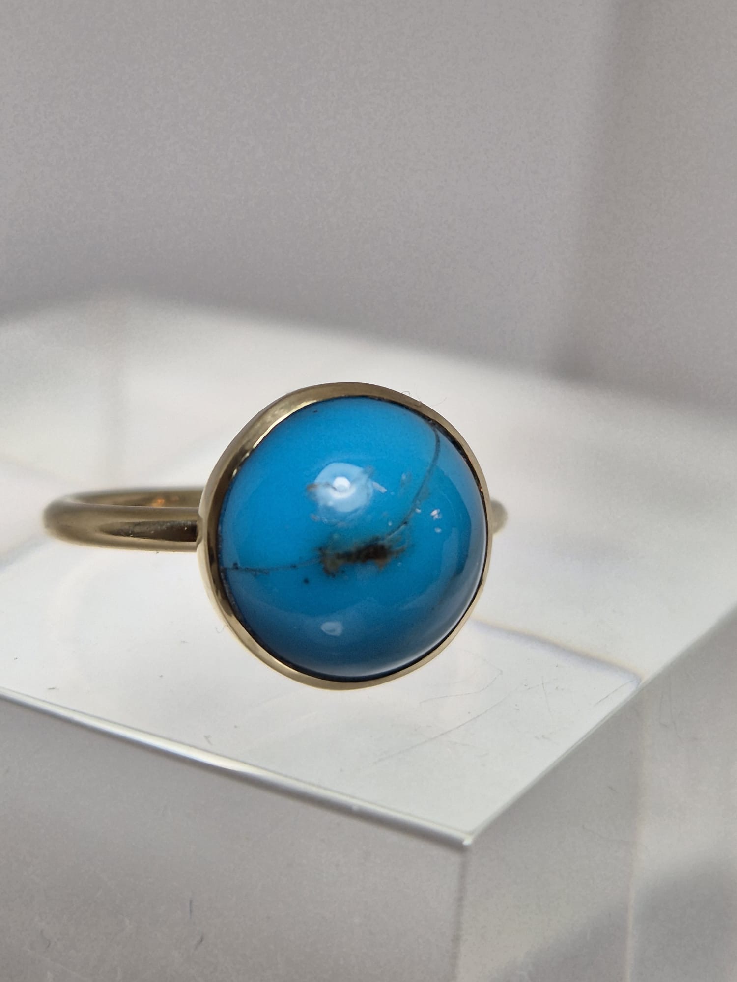 gouden ring met blauwe steen